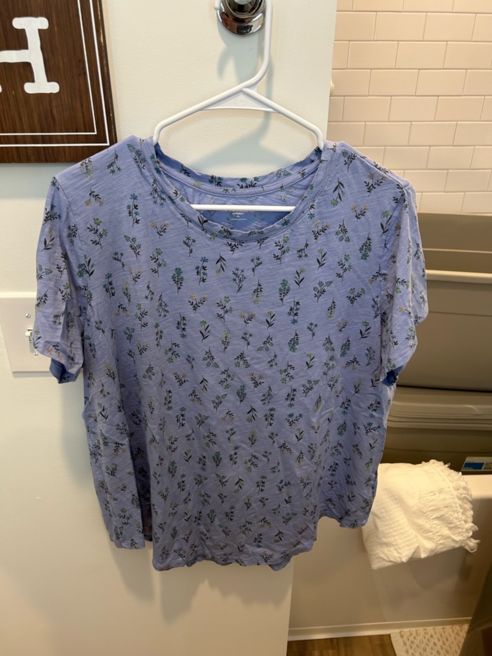 Old Navy Floral Short Sleeve Tee